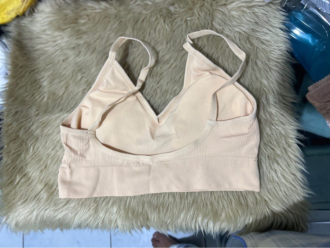 Sports Bralette (Category: Activewear) located in Manila. Submitted by ladyosan (Listing ID 1364574714, Image 2). Description: Maganda quality! Best fit S-L.