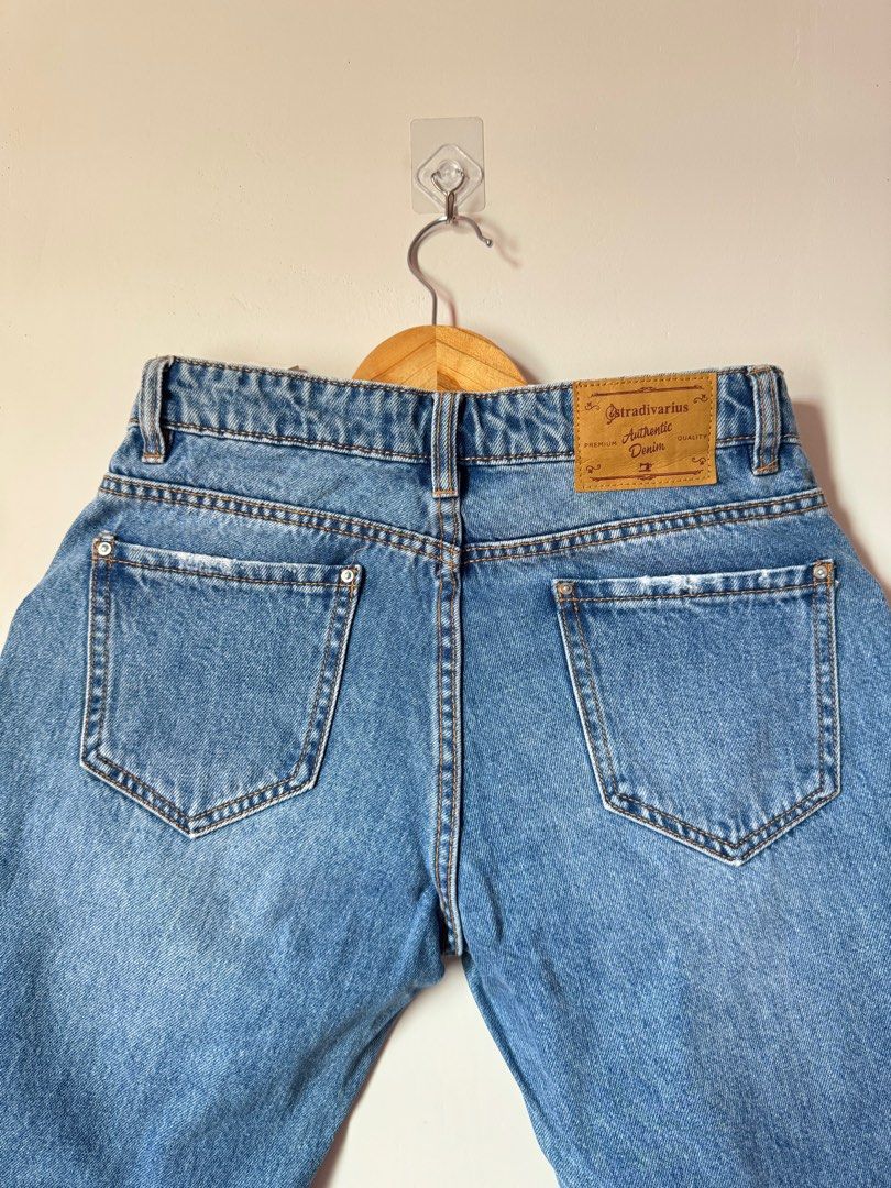 STRADIVARIUS JEANS (Category: Jeans) located in Cagayan de Oro. Submitted by declutter1s1 (Listing ID 1364456266, Image 3). Description: STRADIVARIUS JEANS WITH COMPLETE TAGS W : 26-28 L : 34.