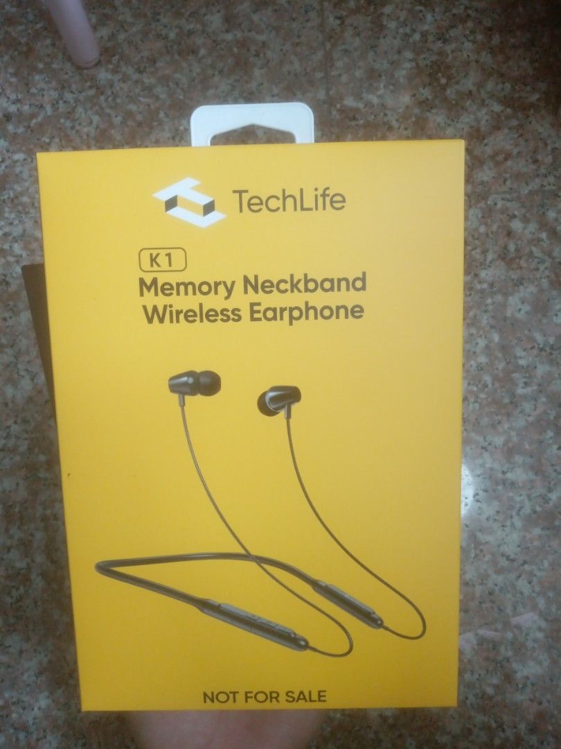 Tech Life Bluetooth Enabled Earpiece Bands (Category: Headphones & Headsets) located in Singapore. Submitted by subpreenar (Listing ID 1364431232, Image 3). Description: As good as new (waterproof) Clip on, set (takes 3- 3.5h to fully charging) 130mAh battery Bluetooth function working nicely.