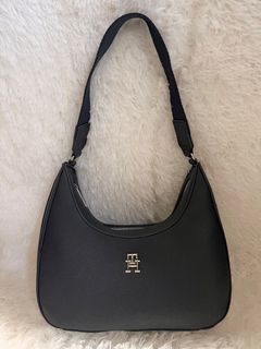 (Category: ) located in . Submitted by lovefashionstuff (Listing ID 1364443288, Image 1). Description: .