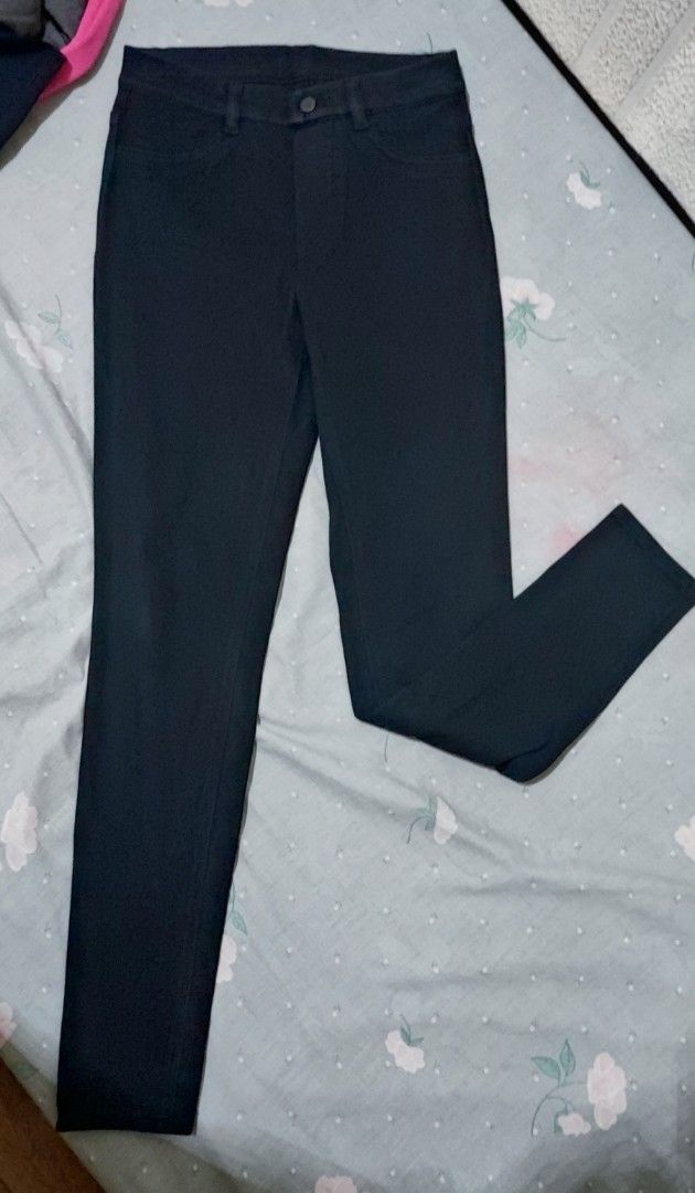 Uniqlo Ultra Stretch Legging Pants (Category: Jeans) located in Caloocan City. Submitted by shyr_10 (Listing ID 1364497101, Image 2). Description: ⭐ Almost new; minimal usage ⭐ RFS: Decluttering.