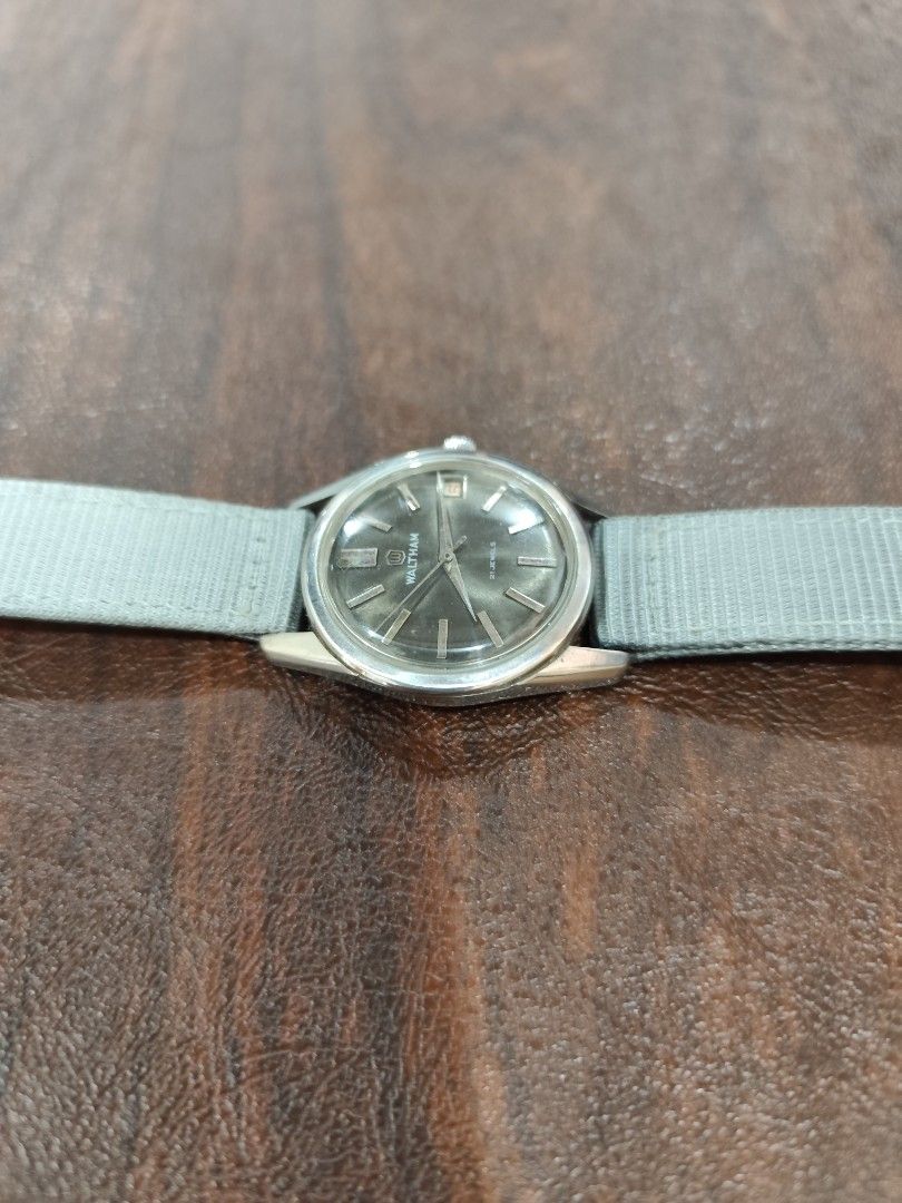 Vintage Gent's Waltham Watch (Category: Men's Watches) located in Davao. Submitted by papa1919 (Listing ID 1364404941, Image 3). Description: Runs & keeps time well 34.5 mm diameter Manual winding 40-hour power reserve No dents or dings, only minor scratches due to usage Signed crown.