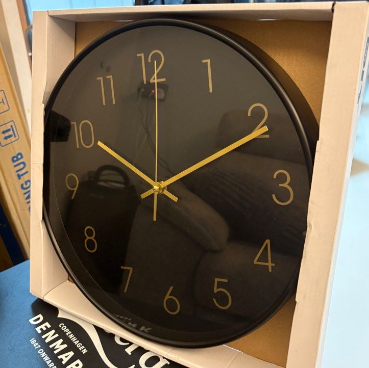 Wall clock (Category: Clocks) located in Singapore. Submitted by kimjchen (Listing ID 1364561949, Image 1). Description: Brand new wall clock Selling as we already have one.