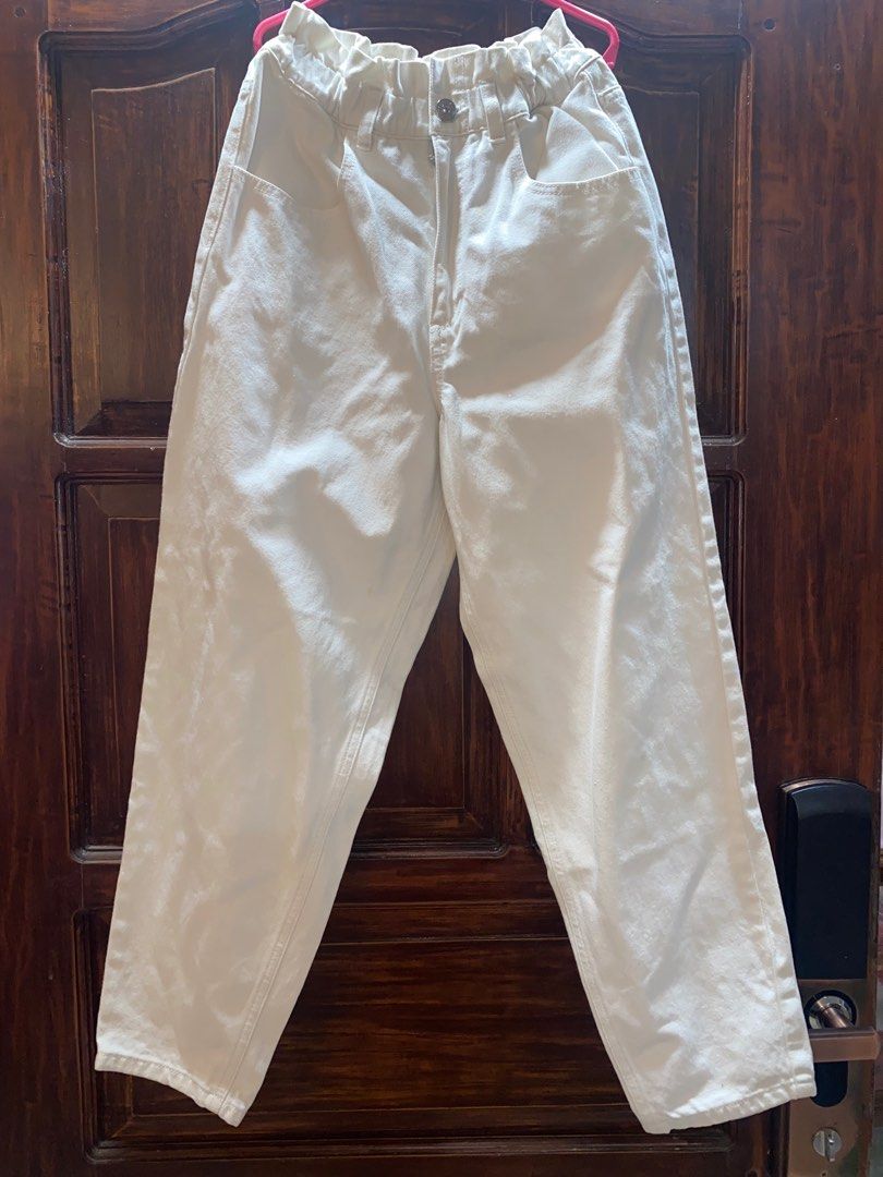 White Denim Jeans (Category: Jeans) located in Leyte. Submitted by declutterthis__ (Listing ID 1364472064, Image 3). Description: .