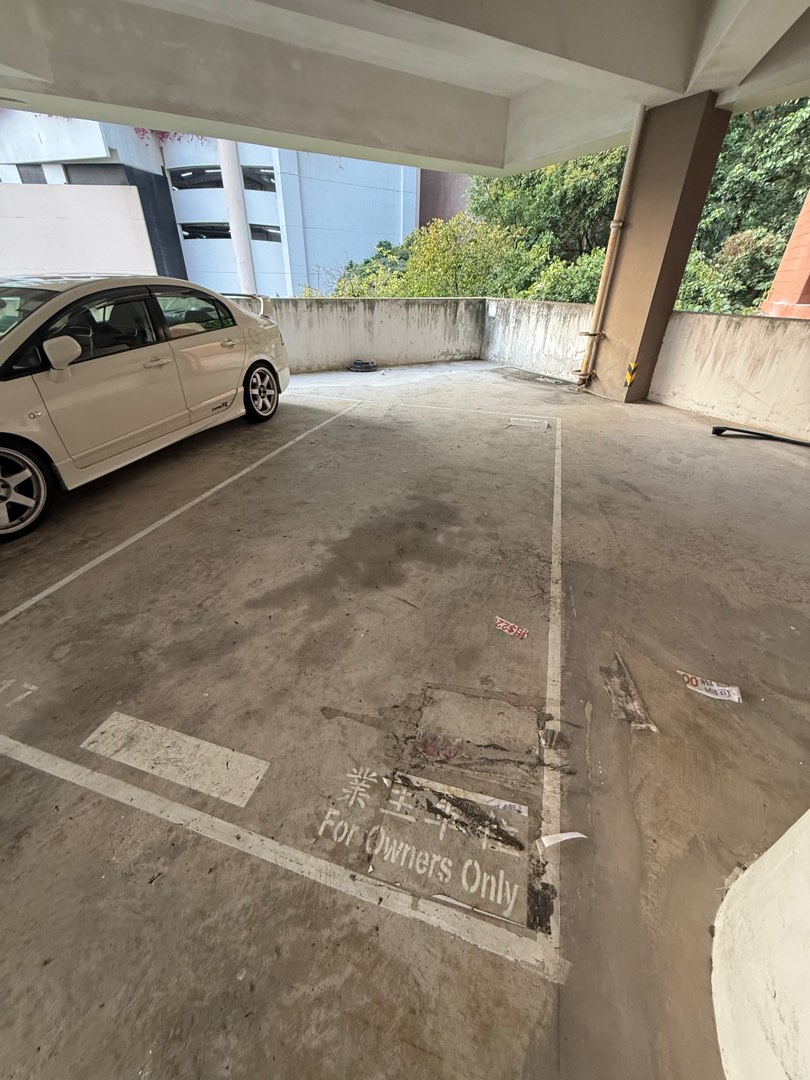 Direct to owner, no commission. Tsuen Wan, spacious single-side covered parking space available, can additionally park an electric motorcycle.63438667101441111