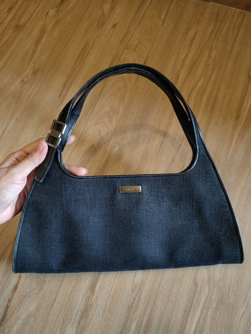 💯 Authentic GUCCI Black Linen Boat Shoulder Bag (Category: Luxury Bags & Wallets) located in Taguig. Submitted by cathiecute (Listing ID 1361620213, Image 1). Description: •💯💯💯 Authentic bought from Japan. 🇯🇵 •Black Leather on the inside and outside lining of the bag •Money back guaranteed 💯👌 •Only the bag, no other inclusions.