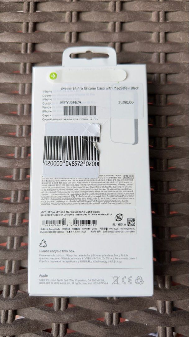 Apple silicone case for i phone 16 pro not pro max (Category: Cases & Sleeves) located in Lipa City. Submitted by dennis41 (Listing ID 1361526263, Image 2). Description: Original apple silicone case ip 16 pro Almost new(used for a few hours only) Just a few days old RFS:not really a fan of silicone cases🥺.