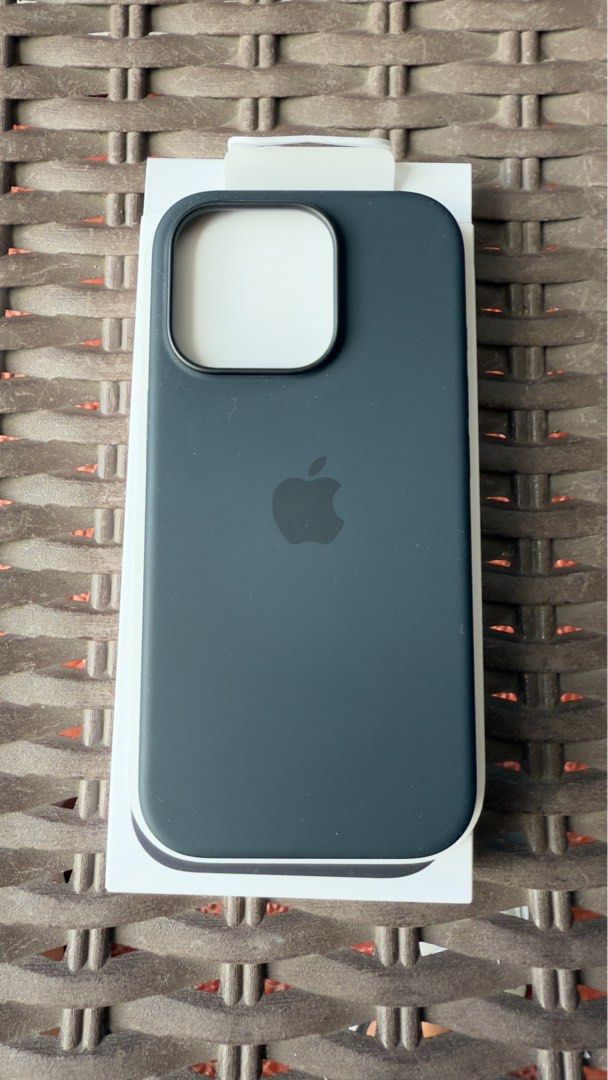 Apple silicone case for i phone 16 pro not pro max (Category: Cases & Sleeves) located in Lipa City. Submitted by dennis41 (Listing ID 1361526263, Image 3). Description: Original apple silicone case ip 16 pro Almost new(used for a few hours only) Just a few days old RFS:not really a fan of silicone cases🥺.