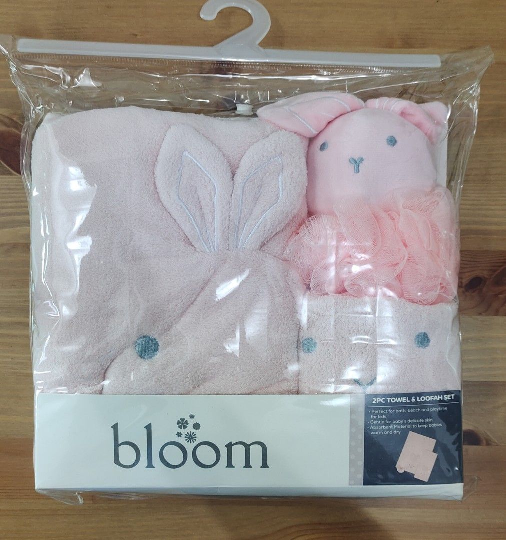 Bloom towel & loofah set (Category: Bathtub & Bath Accessories) located in Quezon City. Submitted by methodstudios (Listing ID 1361538955, Image 1). Description: original price 499 brand new.