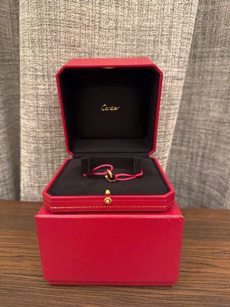 Cartier LOVE bracelet 18K rose gold （分類：飾物及配件）位於 Hong Kong。 由 yying_0722 提交（商品編號 1361624988，圖片 1）。簡介： Bought in Beijing. Box and receipt included. Perfect for wedding and newborn baby gift。