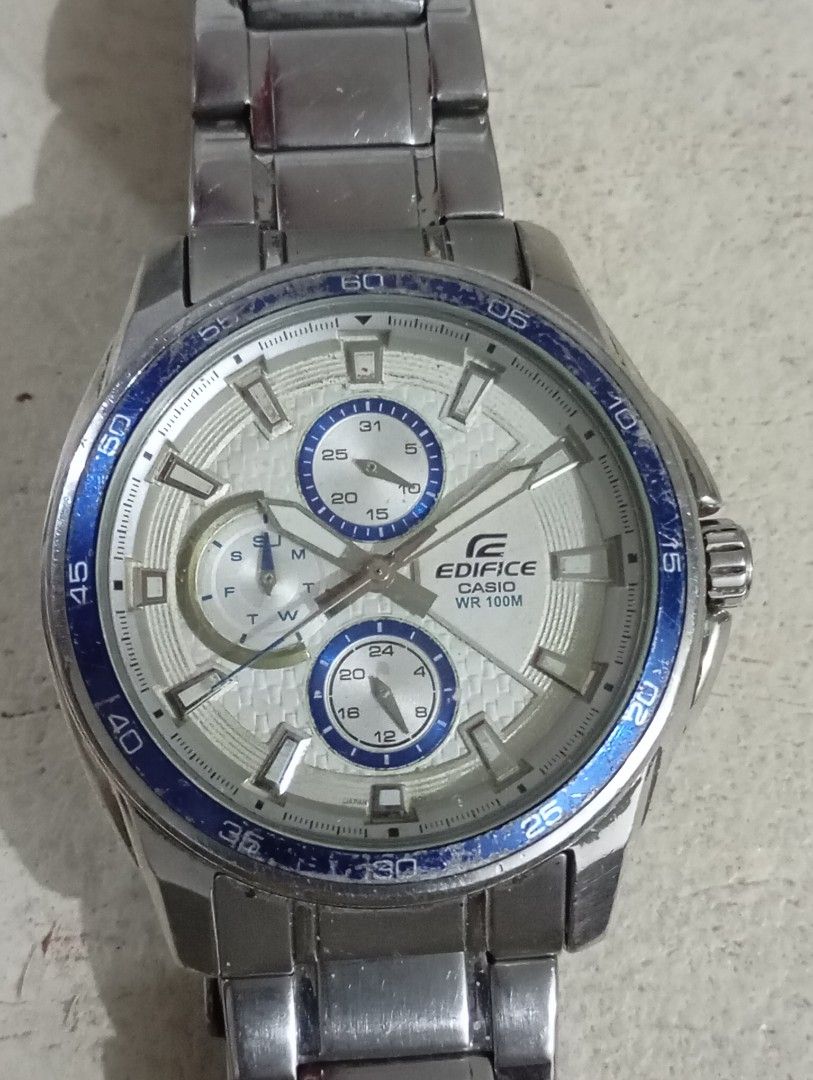 Casio edifice (Category: Men's Watches) located in Las Pinas. Submitted by quick_deals_great_finds2 (Listing ID 1361603028, Image 2). Description: Original good working condition Quartz multifunction with battery 40mm Fits wrist size 7. 5 inches.