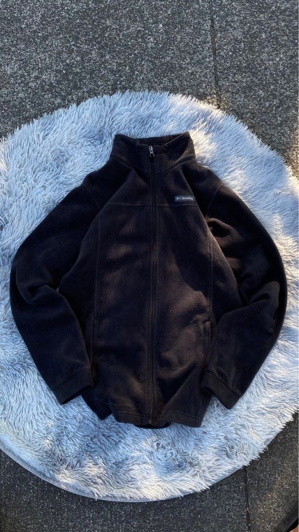 Columbia TechFleece (Category: Coats, Jackets and Outerwear) located in General Trias. Submitted by tuffstuff13 (Listing ID 1361574396, Image 1). Description: -XL on tag -No issue -20W 28L -Already washed and ready to use -Bagong bago pa, fresh from bale, no issue.