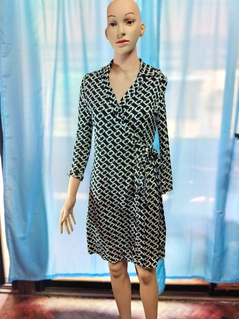 Diane von Furstenberg wrap dress (Category: Dresses) located in Cauayan City . Submitted by milibertad (Listing ID 1361586749, Image 1). Description: A wrap dress that will show off your curves. I had a couple of "automatic" on the cleavage area, to cover it. Pls see the Pic. Nawala na po yung tag..