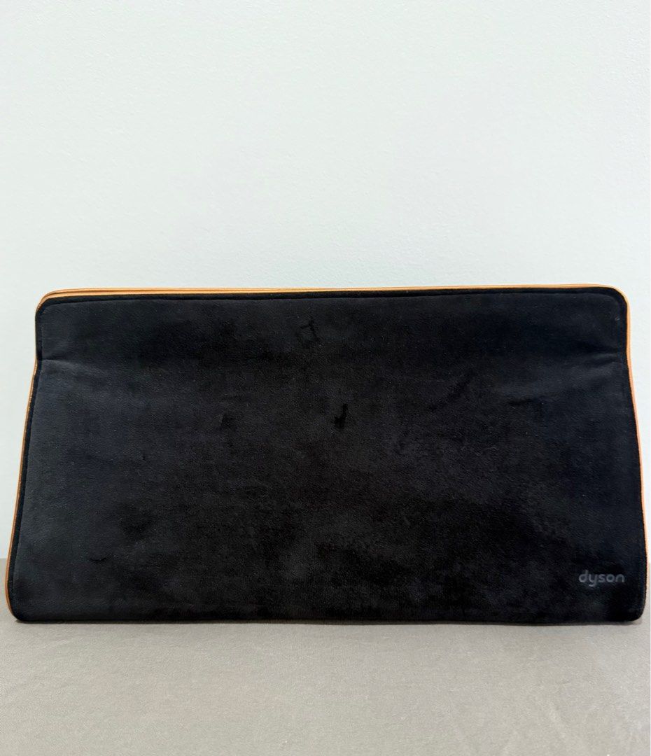 Dyson airwrap case (Category: Hair) located in Manila. Submitted by enapdl (Listing ID 1361568571, Image 1). Description: Good as new. Seldom used..