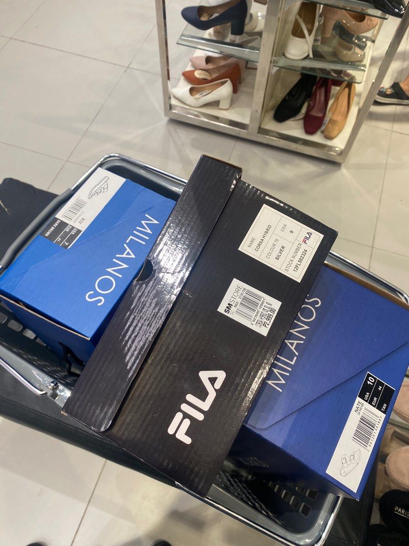 FILA CORSA HYBRID (Category: Casual Shoes) located in Manila. Submitted by cleofereye27323 (Listing ID 1361574084, Image 1). Description: Bought last March 26, 2025 wrong size. Used once..