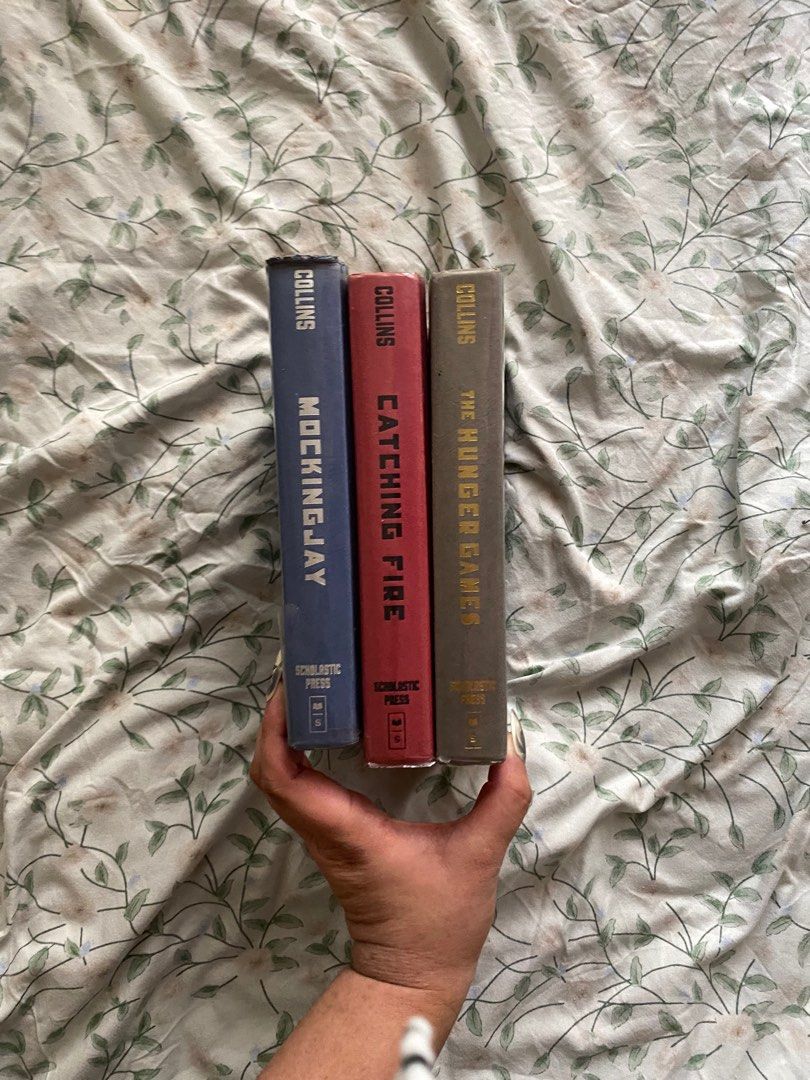 hardbound suzanne collins hunger games series (Category: Storybooks) located in Pasig City. Submitted by petoonie (Listing ID 1361547736, Image 1). Description: — rfs: decluttering — per piece: 150 — prices are negotiable if you buy more than 1 listing ♡ .𖥔 ݁ ˖๋ ࣭ ⭑ thanks for ur interest !! .𖥔 ݁ ˖๋ ࣭ ⭑.