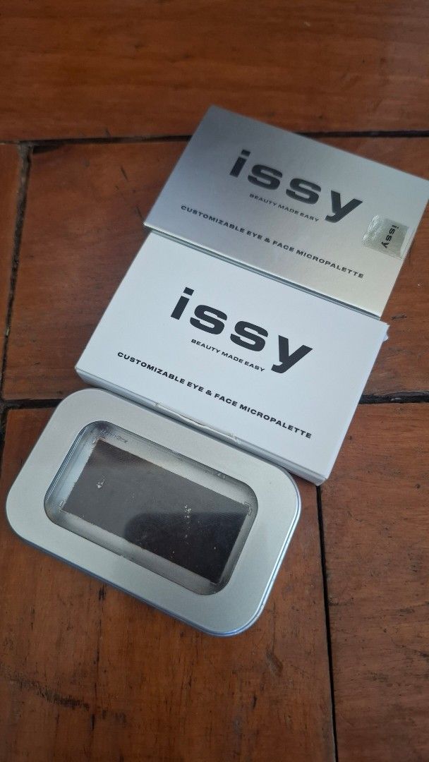 Issy Customizable Eye & Face Palette Nanopalette (Category: Makeup) located in Quezon City. Submitted by diane.99 (Listing ID 1361500210, Image 2). Description: Original nanopalette bought more than a year ago Comes with the original box Flaw/s: Label on the packaging is gone rfs: bought the bigger customizable palette.