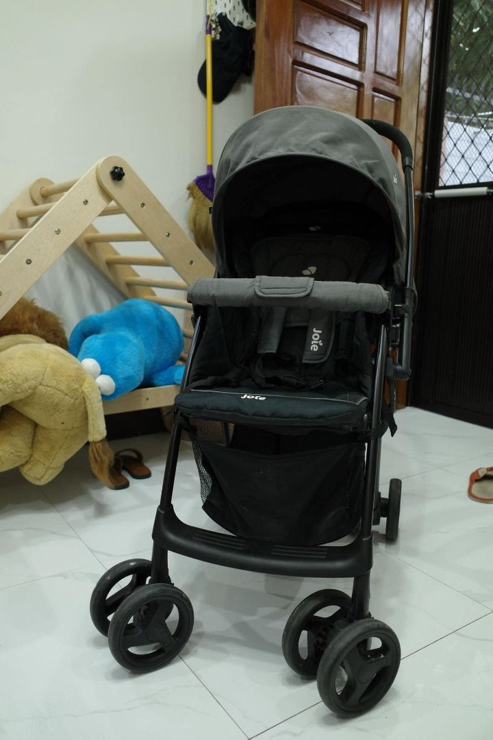 Joie Mirus (Category: Strollers) located in Bacoor. Submitted by leanman (Listing ID 1361522183, Image 3). Description: Good for infants up to 3 years old or 15kg Excellent condition, seldom used. Negotiable for serious buyers All functions working perfectly 11k srp - selling only for 6k negotiable Notable features: Reversible handle Handbrake to keep it place View here for full features and specifications: https://joiebaby.com/eu/mirus-reversibl