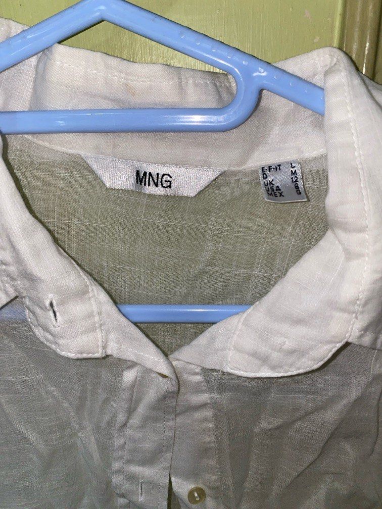 Mango Longsleeves Top (Category: Longsleeves) located in Quezon City. Submitted by onlytacci (Listing ID 1361529908, Image 2). Description: 🖤 100% Authentic 🖤 Thin Fabric (*Slightly See-Through) .
