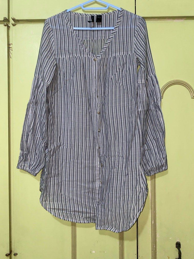 Mango Striped Longsleeves Top (Category: Longsleeves) located in Quezon City. Submitted by onlytacci (Listing ID 1361520377, Image 1). Description: 🖤 100% Authentic.