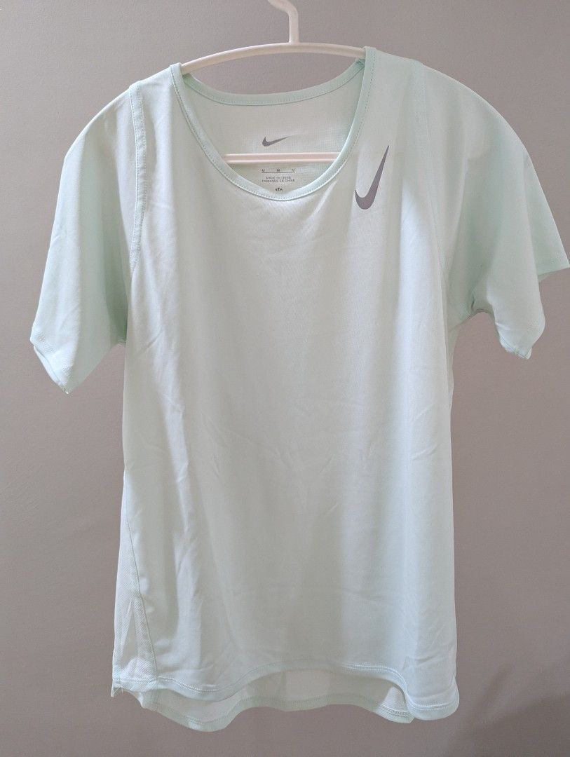 Nike dri fit top (M) (Category: Shirts) located in Quezon City. Submitted by FAYNT (Listing ID 1361558055, Image 1). Description: Used twice iirc. there is a small barely noticeable flaw at the back (3rd photo) best used for gym or running! will fit small-medium frames (comfy fit for small).