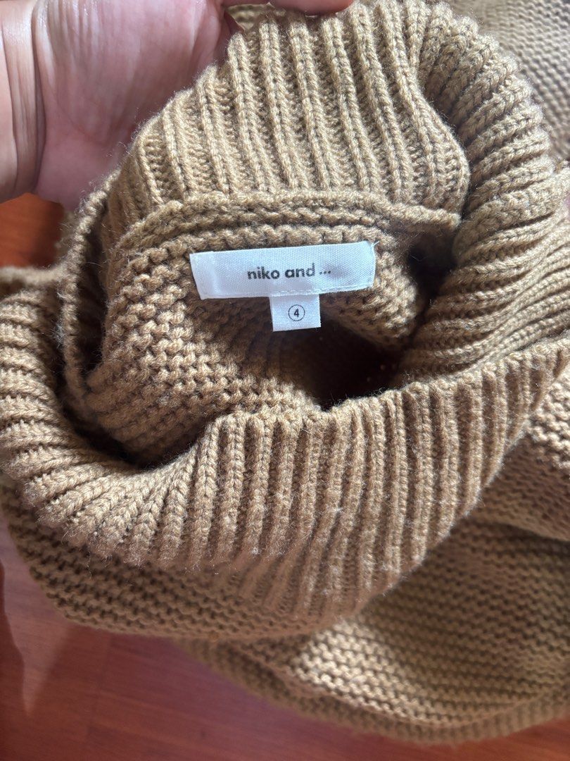 Niko and ... Boxy knitted sweater (Category: Coats, Jackets and Outerwear) located in Malabon City. Submitted by jesabibi (Listing ID 1361494369, Image 3). Description: Color may vary due to lighting Size 4 on tag fits to L to XL.