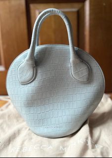 (Category: ) located in . Submitted by shopprelovedgoods (Listing ID 1361573638, Image 1). Description: .