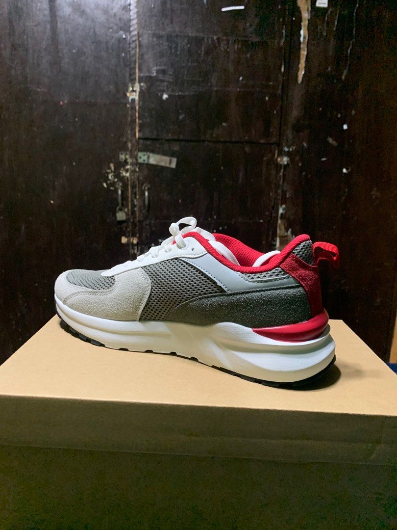RUNNER CONNELL SHOES (Category: Sneakers) located in Bayambang. Submitted by willespiritu (Listing ID 1361598511, Image 3). Description: BRAND NEW. NEVEN BEEN USED. 1 WEEK OLD PALANG. RFS: Wrong size. Message me if interested!.