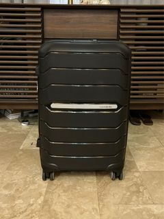 Samsonite Freeform 21" Spinner Luggage