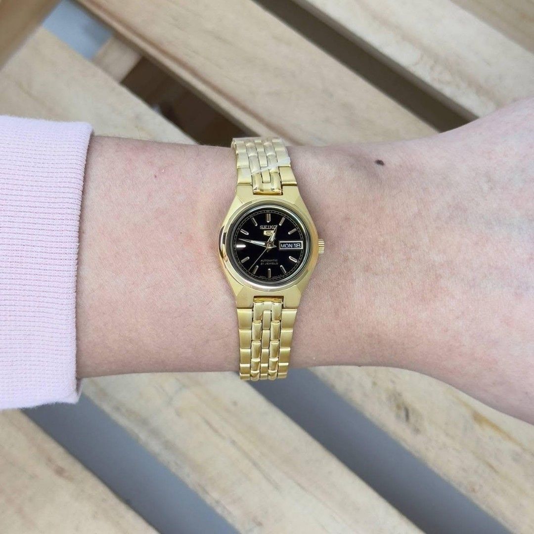Seiko 5 Automatic 21 Jewels (Category: Women's Watches) located in Manila. Submitted by camilleirlzd29 (Listing ID 1361494364, Image 2). Description: Seiko 5 Automatic 21 Jewels for Ladies ₱6,900 only.