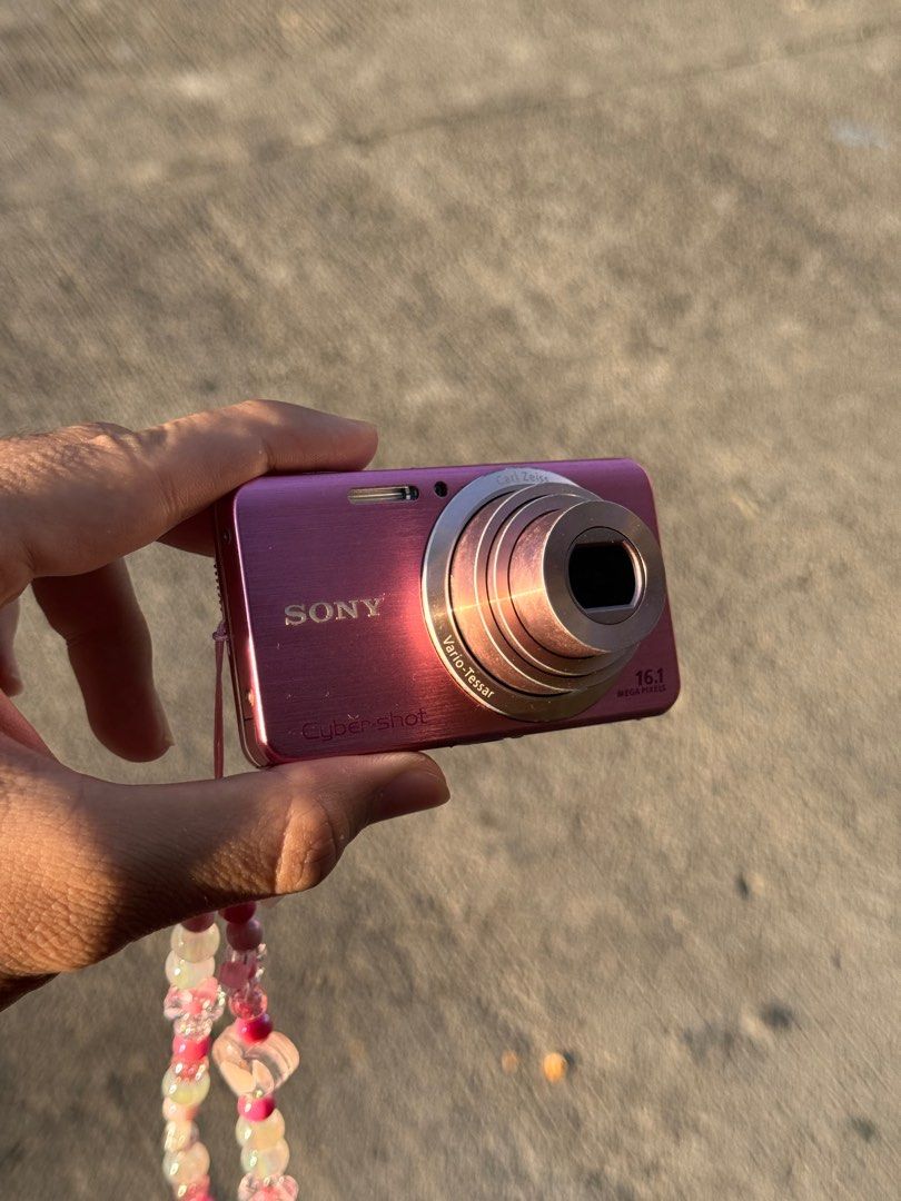 Sony Cybershot W630 (Category: Cameras) located in Imus. Submitted by ichanbns (Listing ID 1361541302, Image 1). Description: ˚ ༘♡ ⋆｡˚Sony CyberShot DSC-W630˚ ༘♡ ⋆｡˚ 16.1 Megapixel 5x zoom inclusions: body strap battery charger (no sd card) fully functional issues: loose battery lock ghost touch when switching modes body cosmetics: 8/10 available for only 2999 !!!! MOD: lalamove / gogo xpress MOP: gcash no refund / exchange .