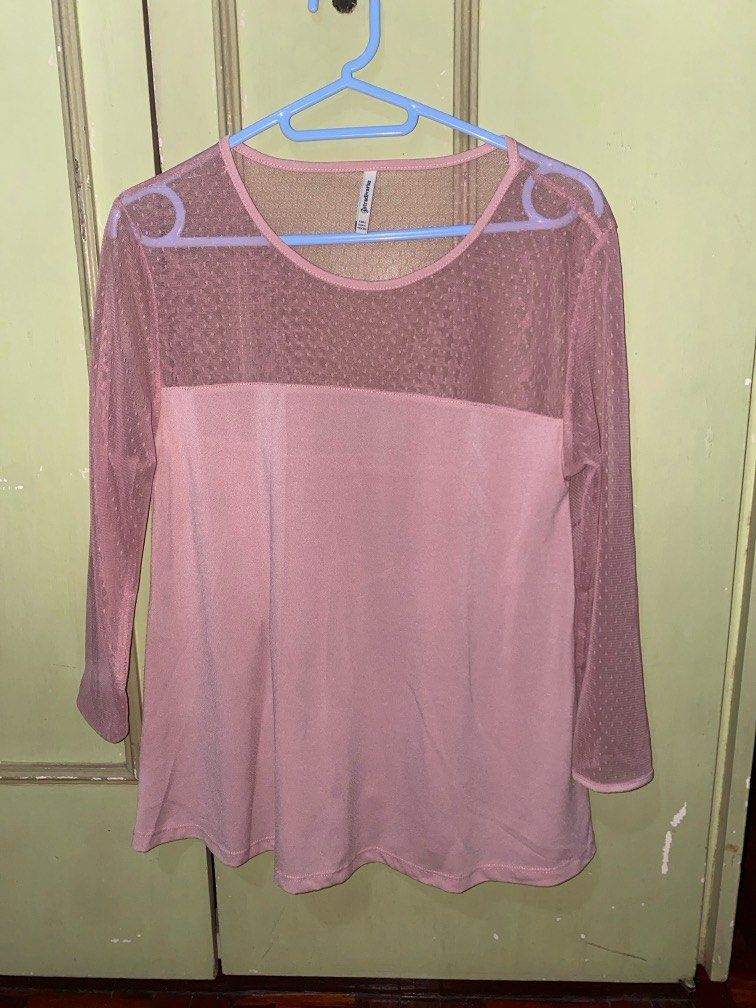 Stradivarius Longsleeves Top (Category: Longsleeves) located in Quezon City. Submitted by onlytacci (Listing ID 1361527889, Image 1). Description: 🖤 100% Authentic 🖤 Can fit small to large size.