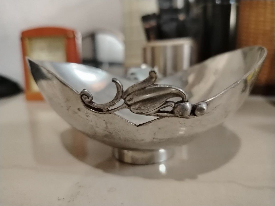 Vintage Boardman Colonial pewter bowl. (Category: Dinnerware & Cutlery) located in Parang, Maguindanao. Submitted by lawon_koleksyon (Listing ID 1361636292, Image 1). Description: The object is identified as a vintage Boardman Colonial pewter bowl (with markings).