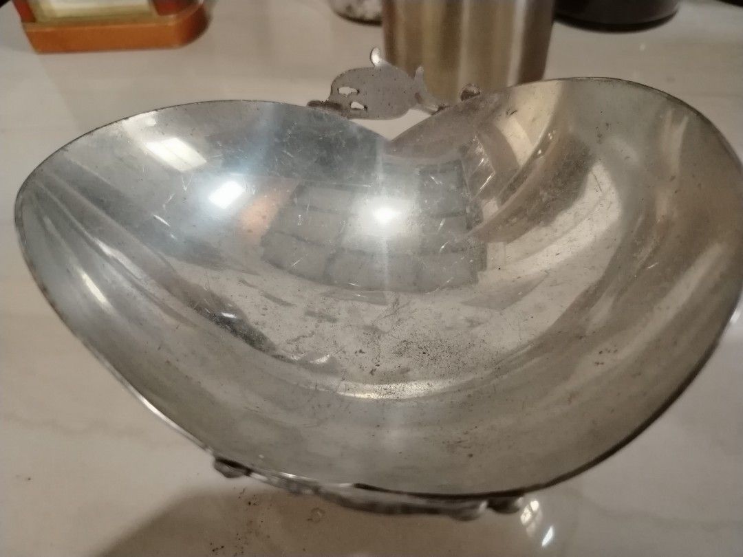 Vintage Boardman Colonial pewter bowl. (Category: Dinnerware & Cutlery) located in Parang, Maguindanao. Submitted by lawon_koleksyon (Listing ID 1361636292, Image 2). Description: The object is identified as a vintage Boardman Colonial pewter bowl (with markings).