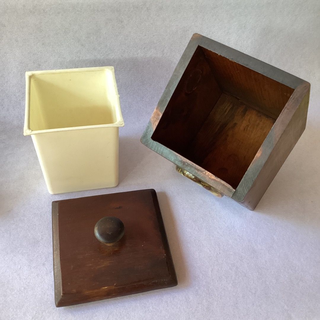 Vintage Solid Wood Utensils Holder w/ plastic insert (Category: Other Kitchenware & Tableware) located in Davao. Submitted by eclectic1925 (Listing ID 1361604273, Image 2). Description: Php1,200 Vintage Solid Wood Utensils Holder w/ plastic insert H: 7.2 inches L: 5.8 inches W: 5.5 inches *please check photos before purchase First to pay .
