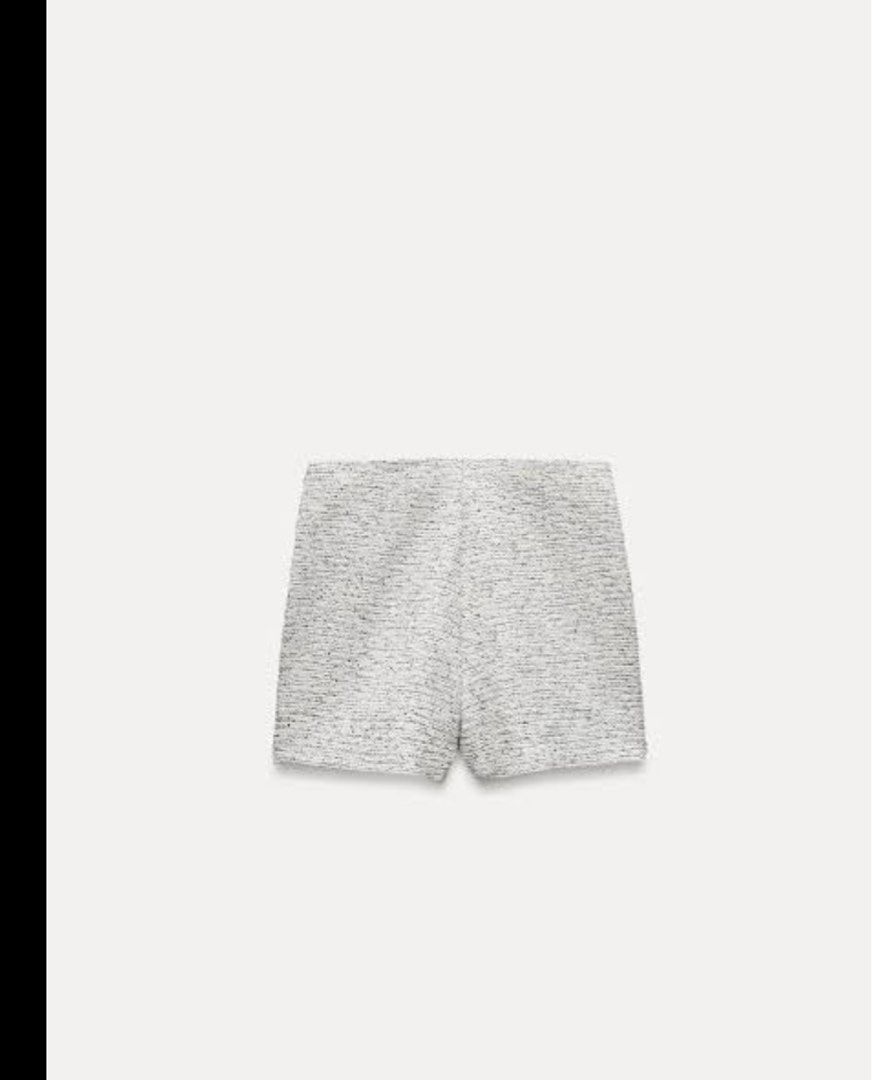 Zara texture skort (Category: Shorts) located in Manila. Submitted by belletsy (Listing ID 1361496891, Image 2). Description: Original brand new with tag Zara textured skort size XL.
