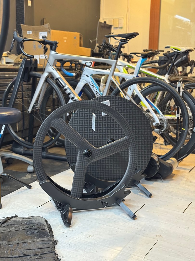 12K Carbon Tri-spoke and Disc Wheelset (Center lock), Sports Equipment ...