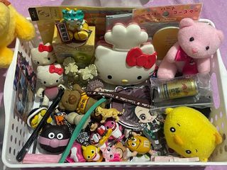50+pcs toys and random aniks