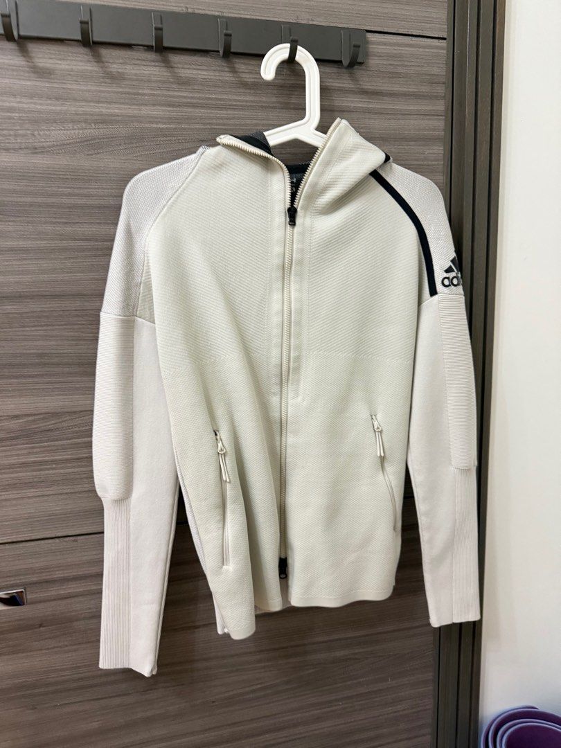 Adidas Jacket （分類：運動服裝）位於 Hong Kong。 由 sharing_clothes_not_wasting 提交（商品編號 1364654049，圖片 1）。簡介： 。