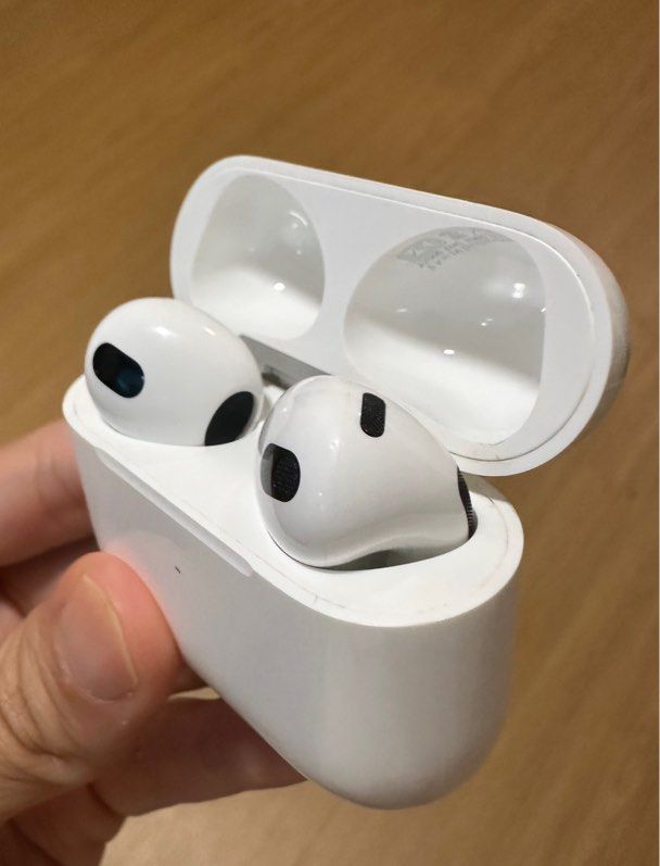AirPod 3404132466650654724