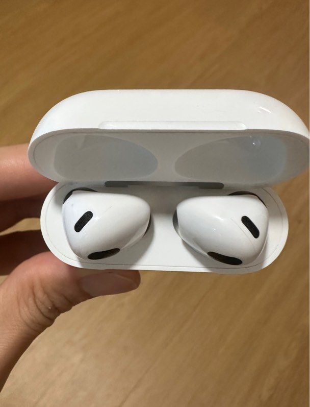 AirPod 3404132466650654723