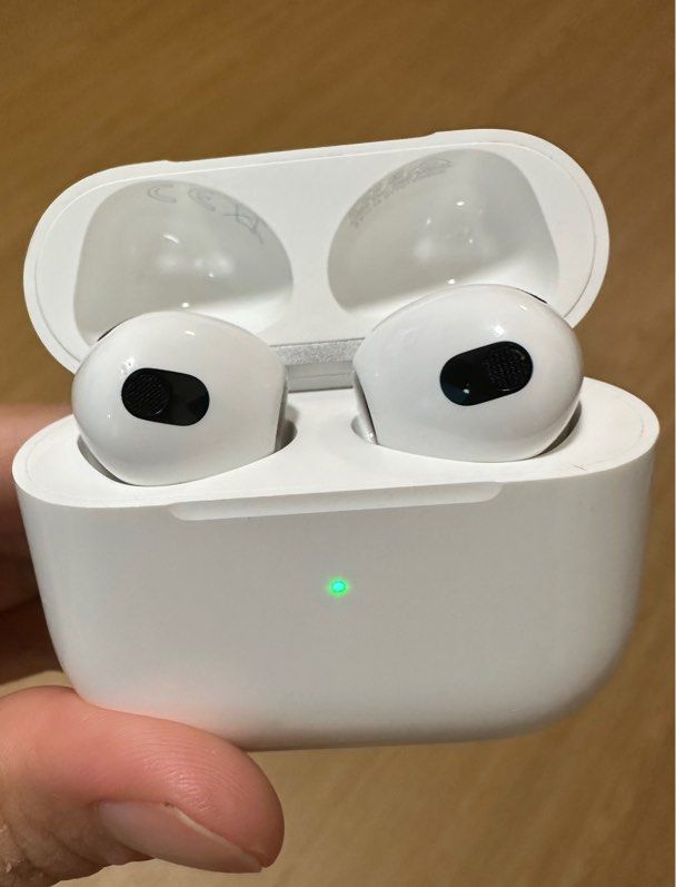AirPod 3404132466650654722