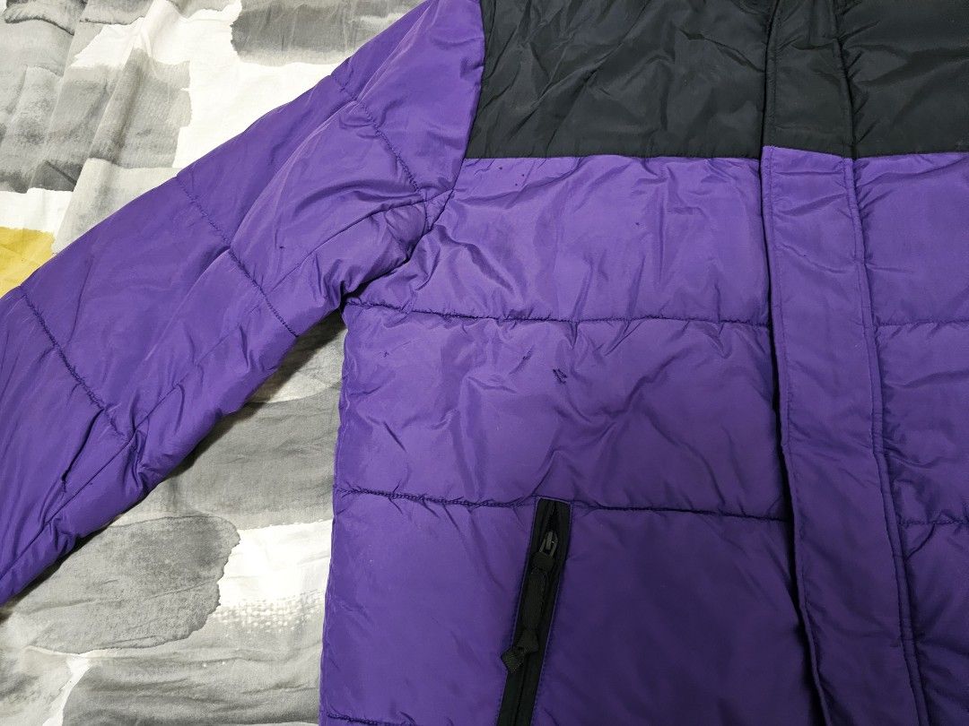 American Eagle Puffer Jacket (Category: Coats, Jackets and Outerwear) located in Pasay City. Submitted by brucewee (Listing ID 1364602665, Image 2). Description: Used in Japan just this April 2025 Minor issues as seen on the photos provided but not obvious when worn Dimensions Chest 26" Arm 26.5-27" Overall Length 29.5-30".