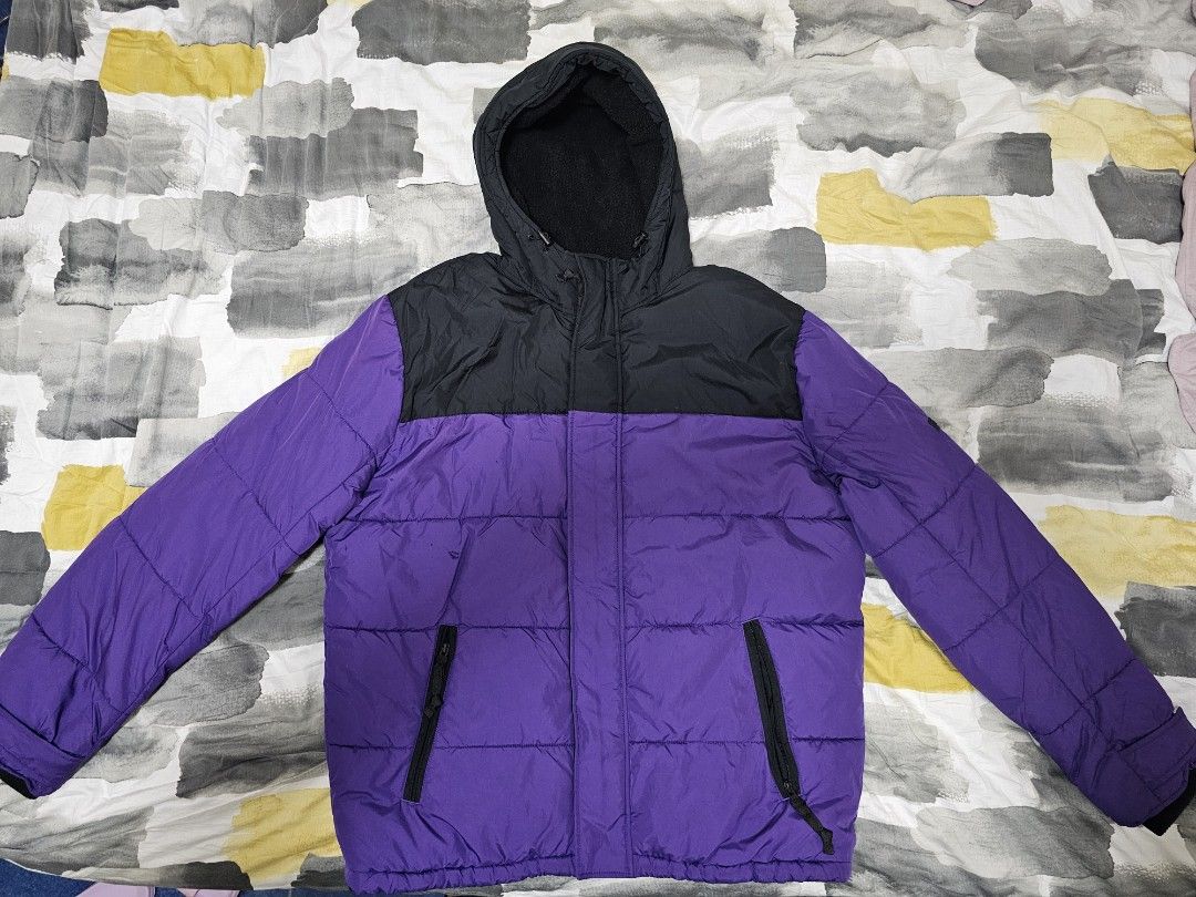 American Eagle Puffer Jacket (Category: Coats, Jackets and Outerwear) located in Pasay City. Submitted by brucewee (Listing ID 1364602665, Image 1). Description: Used in Japan just this April 2025 Minor issues as seen on the photos provided but not obvious when worn Dimensions Chest 26" Arm 26.5-27" Overall Length 29.5-30".