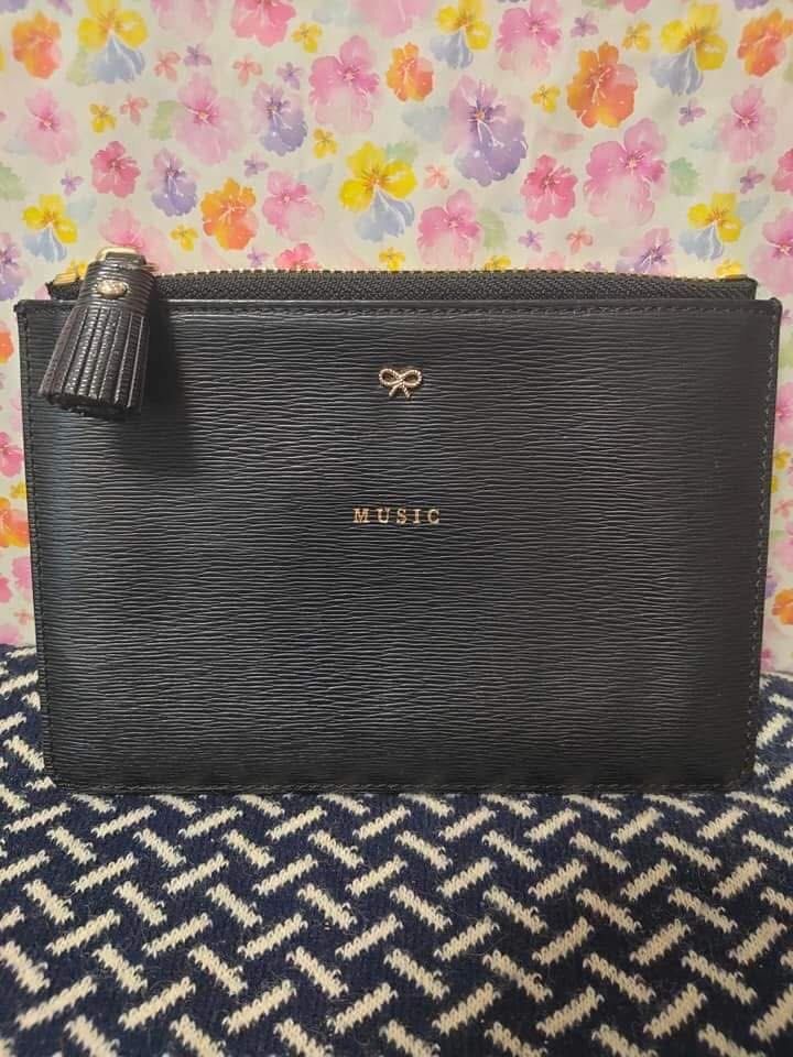 Anya Hindmarch Pouch/Purse (Category: Luxury Bags & Wallets) located in Manila. Submitted by lovedbyveronica88 (Listing ID 1364740938, Image 1). Description: Authentic.