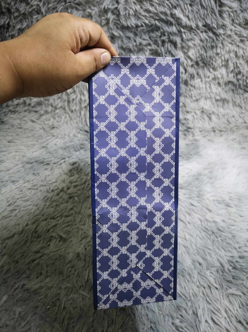 Blue Printed Gift Bag (Category: Gift Baskets & Hampers) located in Santa Cruz. Submitted by jmy_surplus.2 (Listing ID 1364699493, Image 2). Description: Size ; L - 11 W - 12.6 Color ; Blue Type ; Gift Bag Brand ; No brand Material ; Nylon Style ; Blue Printed Gift Bag LR 79 JMY 4.