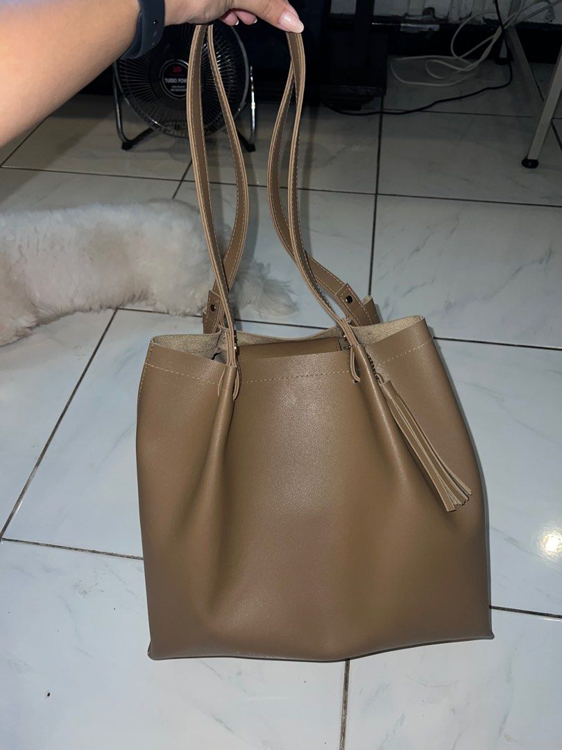 Brown Leather Bucket Bag (Category: Tote Bags) located in Pasig City. Submitted by lovedstuff2020 (Listing ID 1364713907, Image 1). Description: ✨ Lost tag but NEVER USED 💕 No any damages 🤝 Super nice quality .