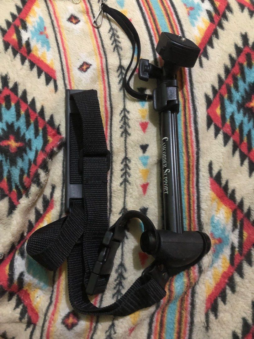 Camcorder support monopod (Category: Gimbals & Stabilizers ) located in Quezon City. Submitted by markgolveo (Listing ID 1364595259, Image 1). Description: Camcorder support monopod.
