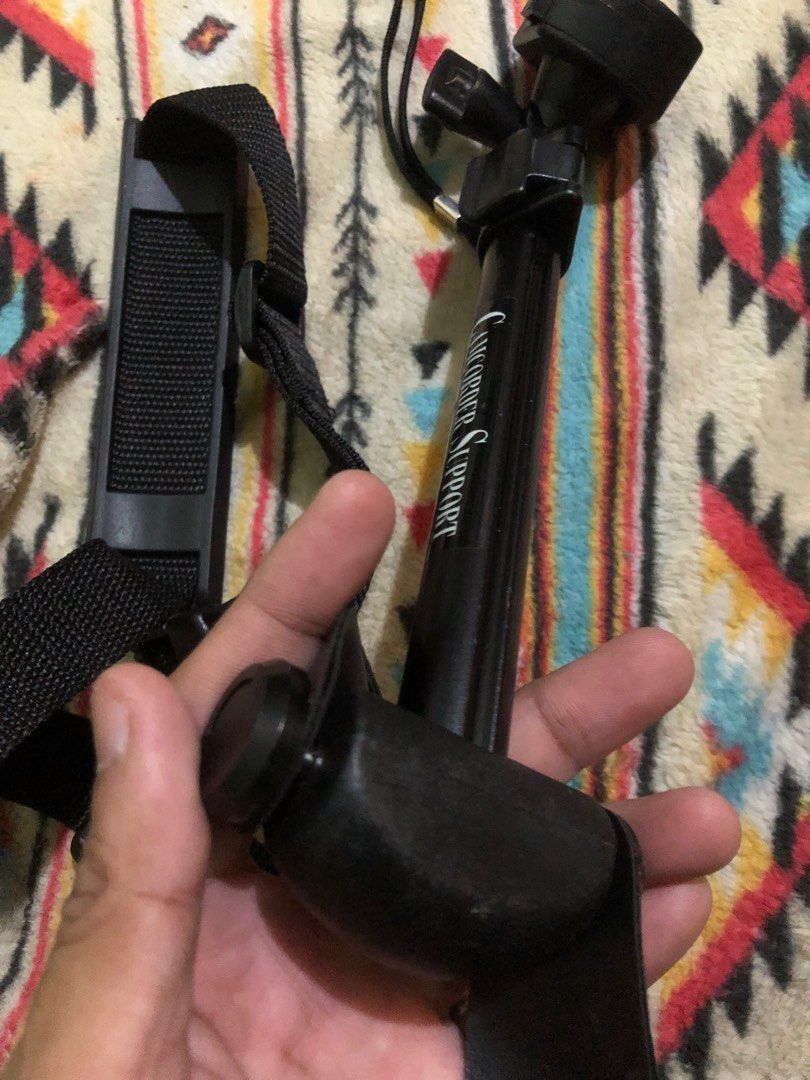 Camcorder support monopod (Category: Gimbals & Stabilizers ) located in Quezon City. Submitted by markgolveo (Listing ID 1364595259, Image 2). Description: Camcorder support monopod.
