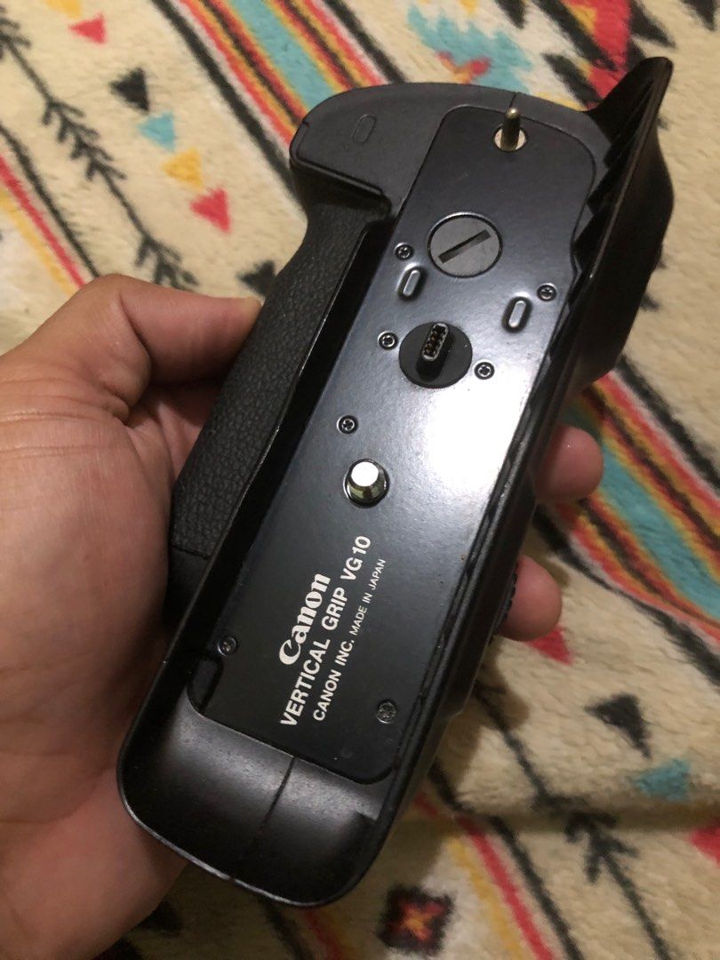 Canon vertical grip VG-10 untested (Category: Other Photography Accessories) located in Quezon City. Submitted by markgolveo (Listing ID 1364642158, Image 2). Description: Canon vertical grip VG-10 untested.